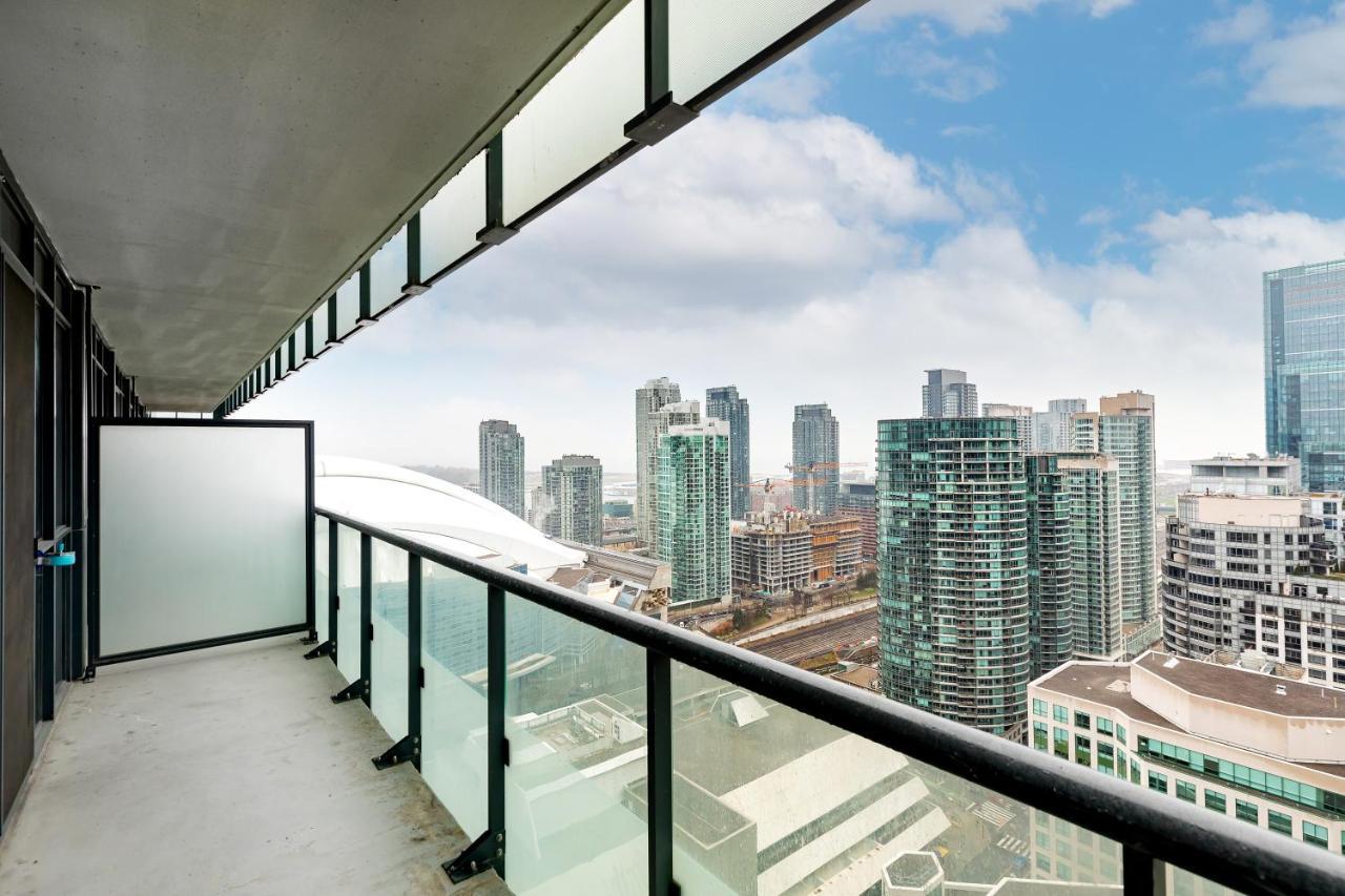 شقة Across From The Cn Tower, Metro Toronto Convention Centre And Rogers Centre In Downtown Toronto Core المظهر الخارجي الصورة