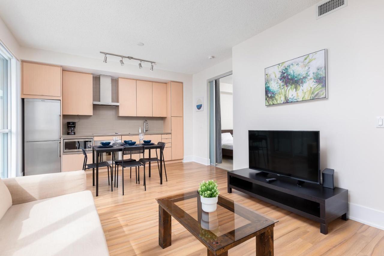 شقة Across From The Cn Tower, Metro Toronto Convention Centre And Rogers Centre In Downtown Toronto Core المظهر الخارجي الصورة