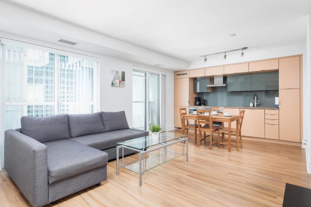 شقة Across From The Cn Tower, Metro Toronto Convention Centre And Rogers Centre In Downtown Toronto Core المظهر الخارجي الصورة