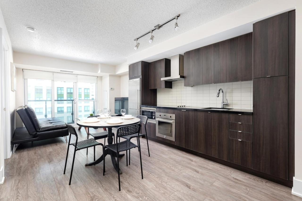 شقة Across From The Cn Tower, Metro Toronto Convention Centre And Rogers Centre In Downtown Toronto Core المظهر الخارجي الصورة