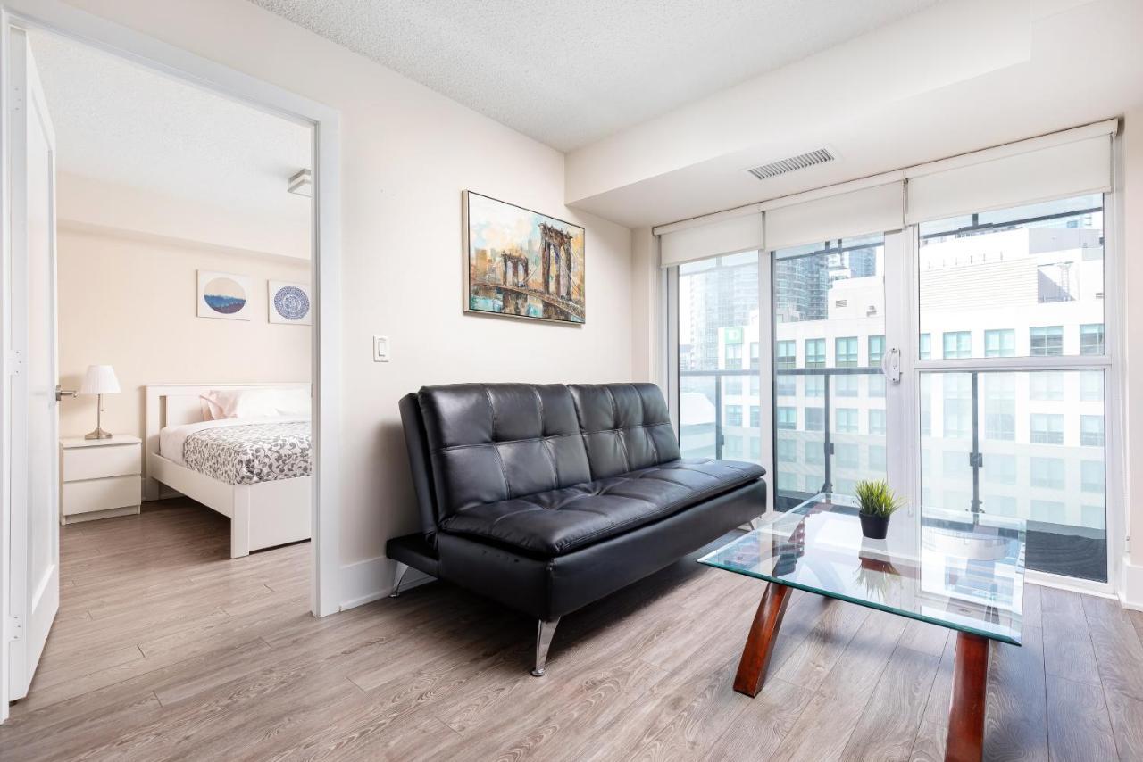 شقة Across From The Cn Tower, Metro Toronto Convention Centre And Rogers Centre In Downtown Toronto Core المظهر الخارجي الصورة