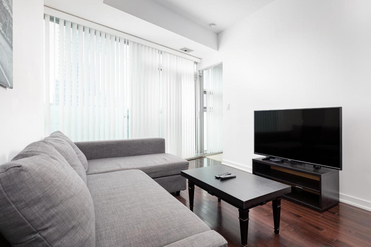 شقة Across From The Cn Tower, Metro Toronto Convention Centre And Rogers Centre In Downtown Toronto Core المظهر الخارجي الصورة