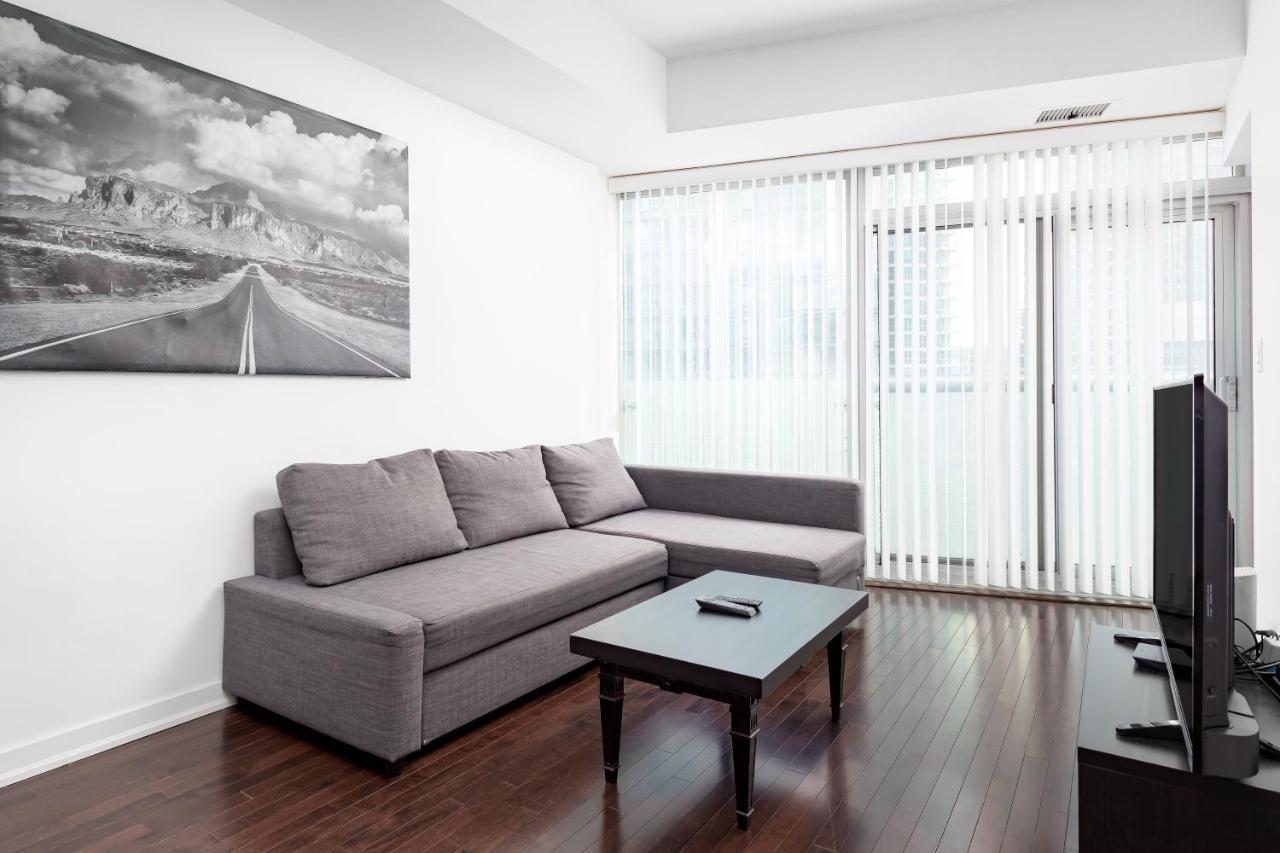 شقة Across From The Cn Tower, Metro Toronto Convention Centre And Rogers Centre In Downtown Toronto Core المظهر الخارجي الصورة