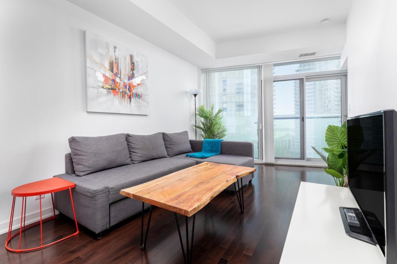 شقة Across From The Cn Tower, Metro Toronto Convention Centre And Rogers Centre In Downtown Toronto Core المظهر الخارجي الصورة