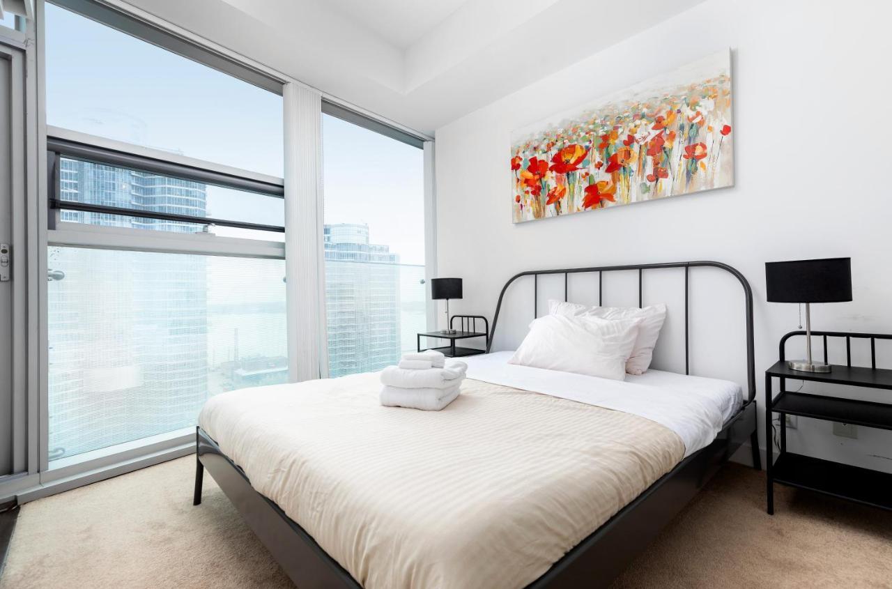 شقة Across From The Cn Tower, Metro Toronto Convention Centre And Rogers Centre In Downtown Toronto Core المظهر الخارجي الصورة