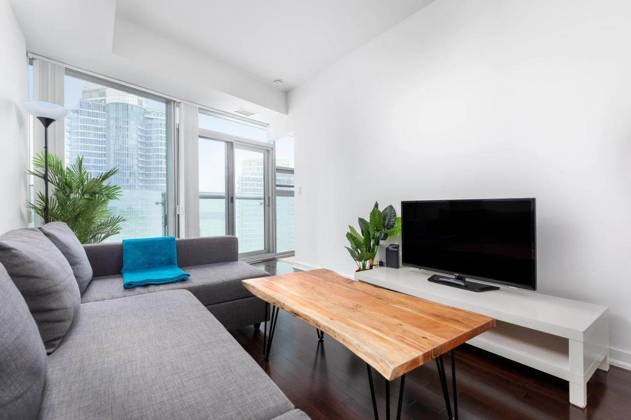 شقة Across From The Cn Tower, Metro Toronto Convention Centre And Rogers Centre In Downtown Toronto Core المظهر الخارجي الصورة