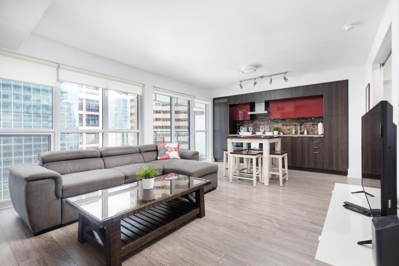 شقة Across From The Cn Tower, Metro Toronto Convention Centre And Rogers Centre In Downtown Toronto Core المظهر الخارجي الصورة