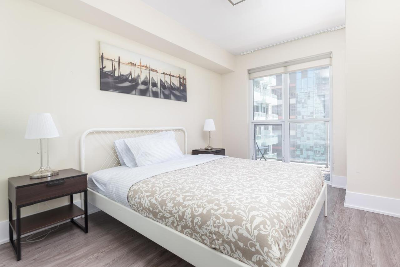 شقة Across From The Cn Tower, Metro Toronto Convention Centre And Rogers Centre In Downtown Toronto Core المظهر الخارجي الصورة